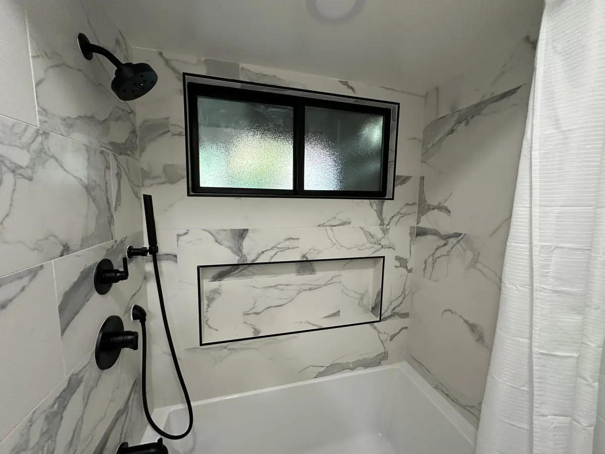 Tub surround in large marble-look tile